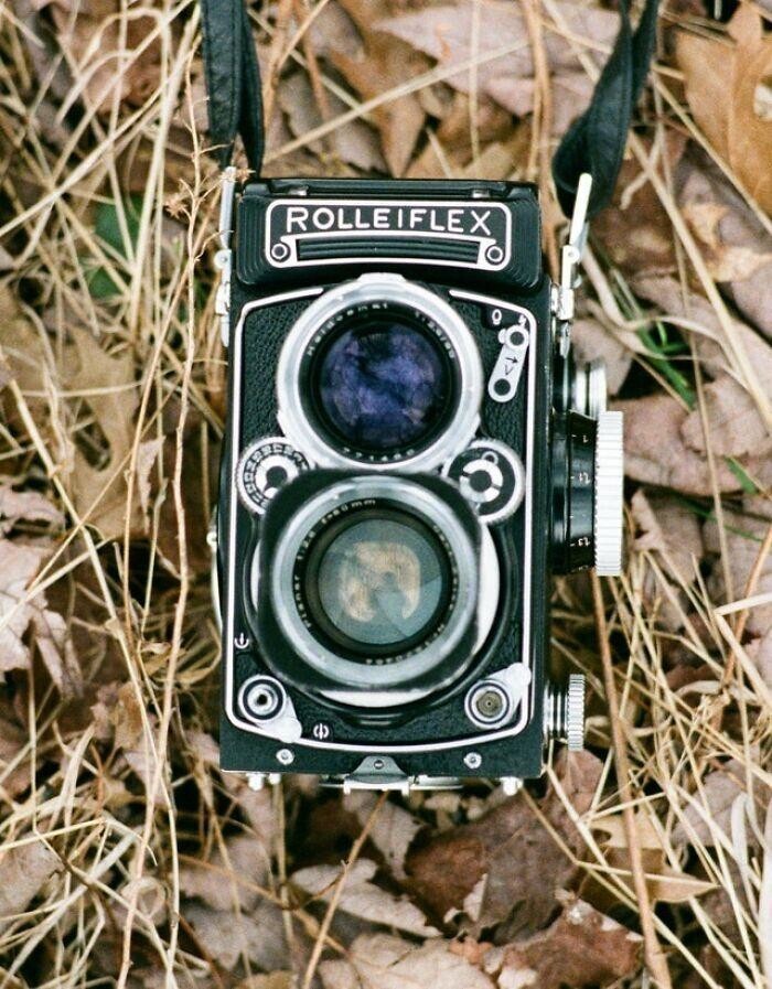 "Вот моя камера Rolleiflex 1958 года, переданная мне. Она по-прежнему отлично работает и делает красивые снимки"