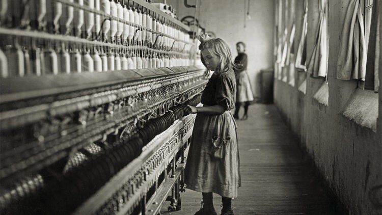 Льюис Хайн, "Девочка с ткацкой фабрики", 1908 г.