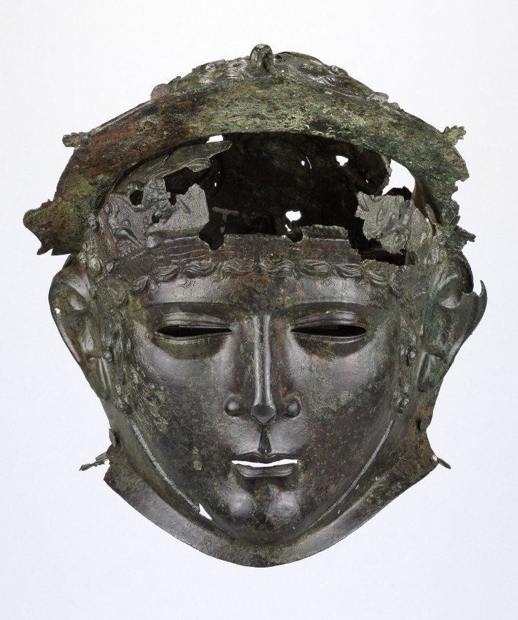 Шлем Рибчестера. Церемониальный бронзовый парадный шлем римской кавалерии с лицевой маской, примерно 1-2 век нашей эры