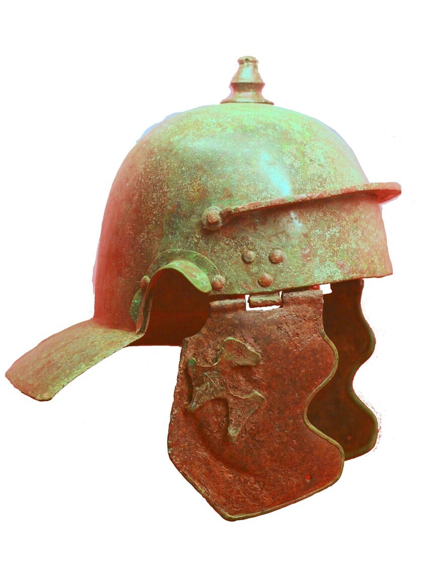Для справки - шлемы, которые вы чаще всего видите в фильмах про римских легионеров  известны как тип Вайзенау (Weisenau), по месту находки некоторых экземпляров