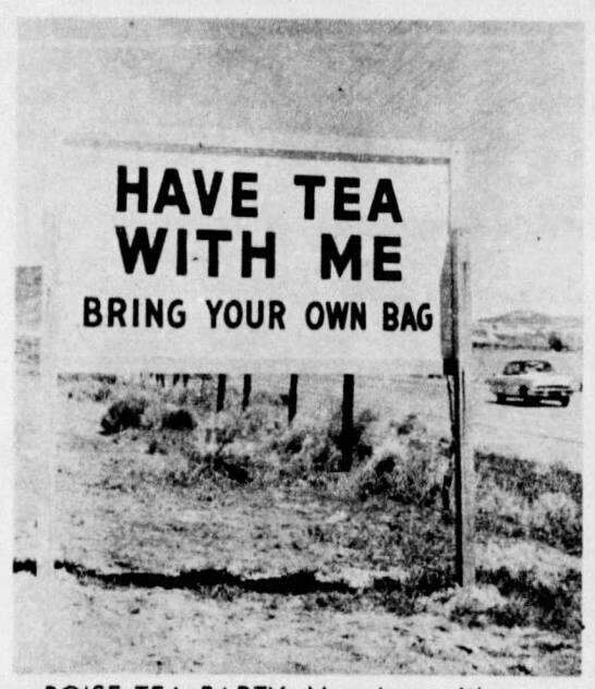 Выпей со мной чаю. Принеси свою сумку.