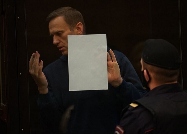 Навальный нес бред бред в суде, перебивал и хамил, но оправдаться не смог