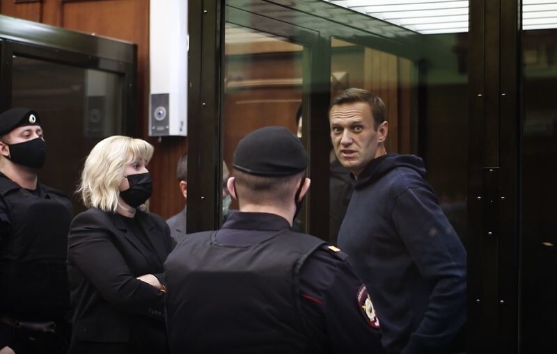 "Не руководствовался принципами гуманизма " - Навального отправили в колонию