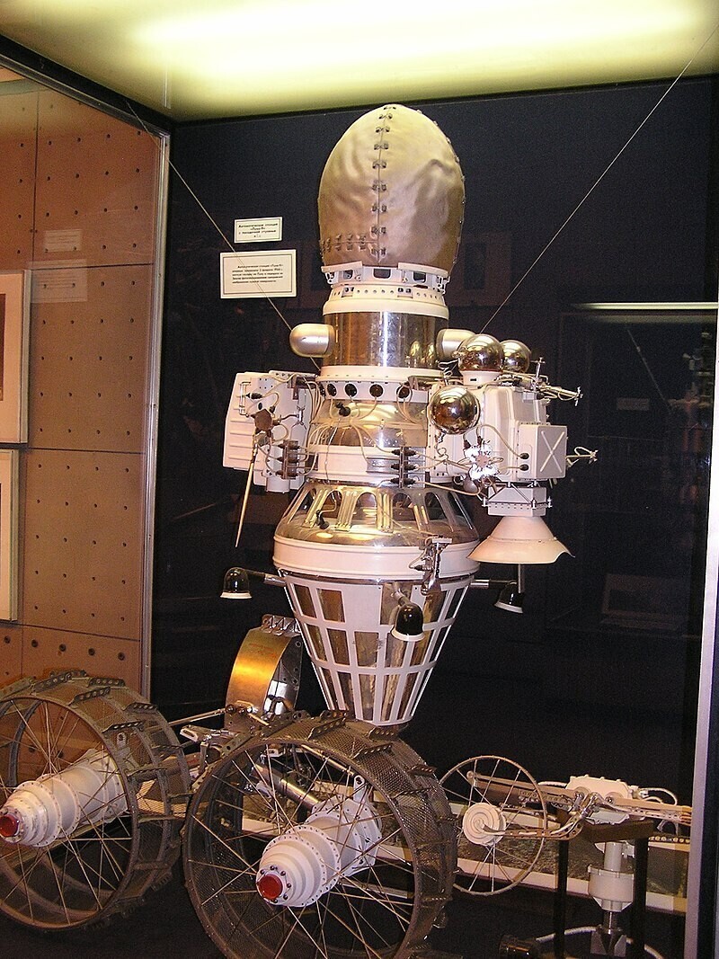 3 февраля 1966 года впервые в истории была осуществлена мягкая посадка космического аппарата на Луну. 