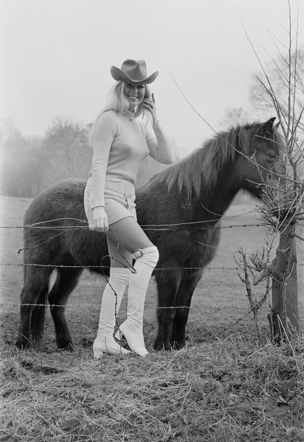 25 февраля 1971 года. Британская модель и актриса Вероника Карлсон.