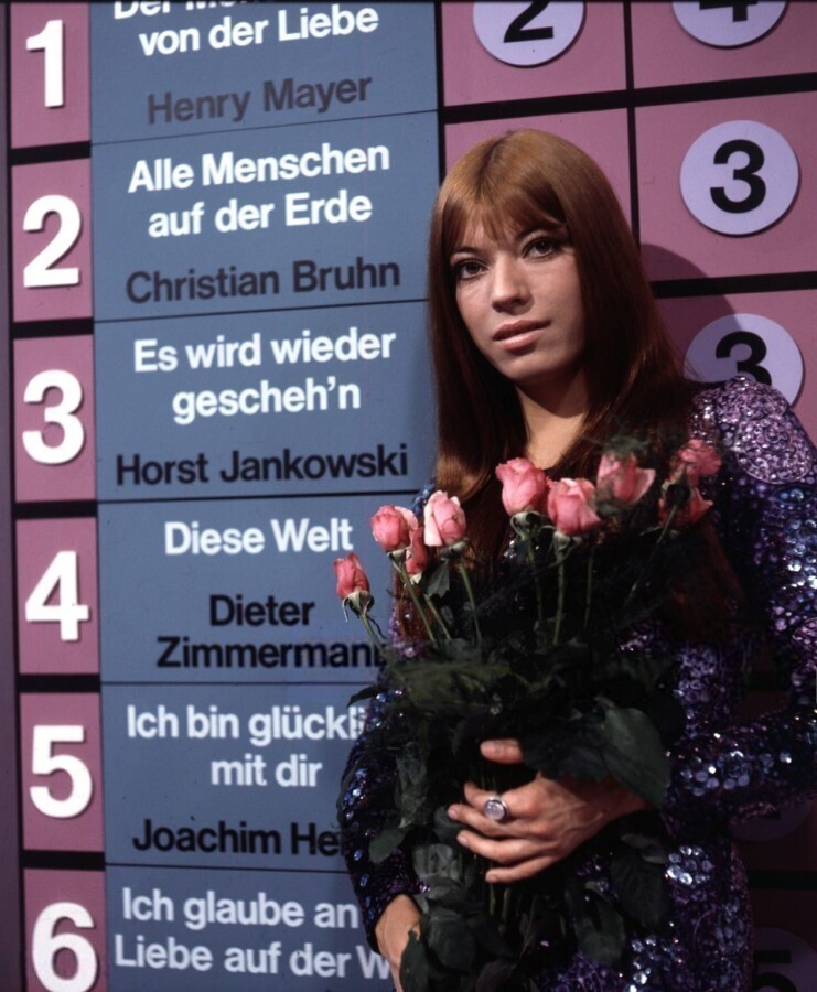 27 февраля 1971 года. Немецкая певица Катя Эбштайн на каком-то немецком конкурсе. Фото Peter Bischoff.