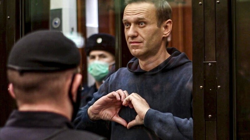 Плата за приговор: Навальному доплатили полмиллиарда в зале суда?