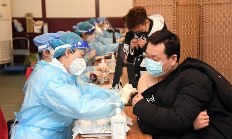 Скоро и на "Алиэкспресс": в Китае задержаны производители поддельной вакцины от COVID-19