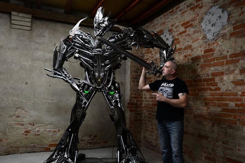 Художник из Польши создаёт потрясающие скульптуры из металлолома