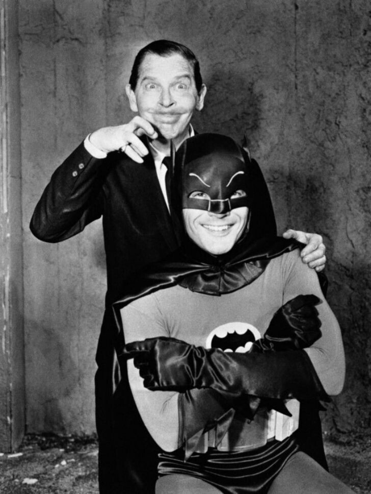 Бэтмен и Милтон Берл, который был одной из первых суперзвезд телевидения, у него было даже прозвище «Мистер телевидение». В сериале «Бэтмен» Милтон Берл появлялся несколько раз в качестве приглашенной звезды.