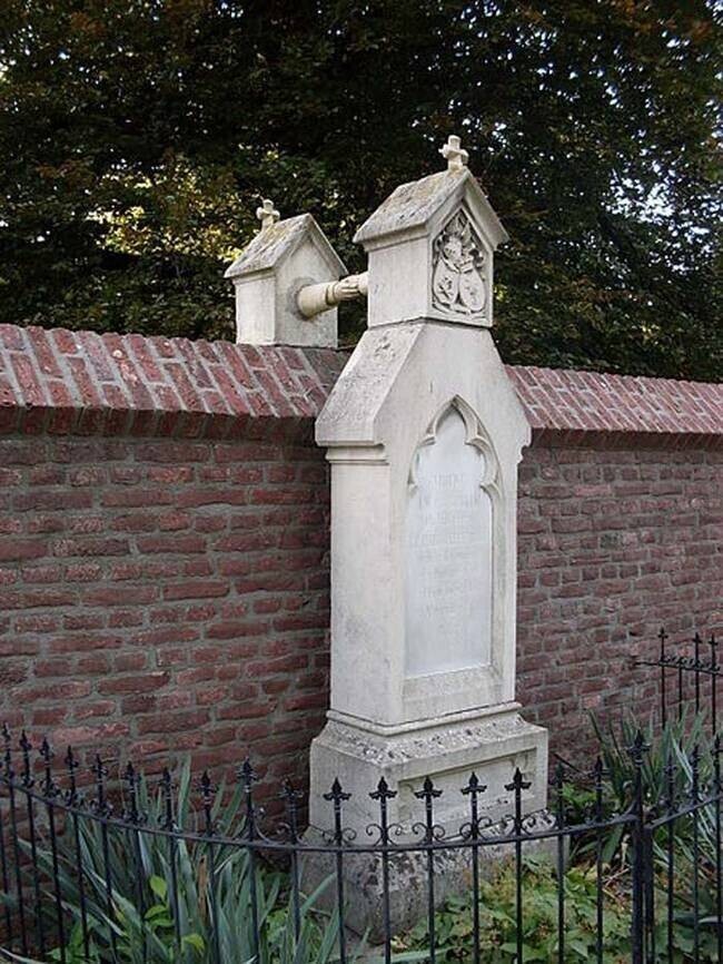 Подборка самых необычных надгробий