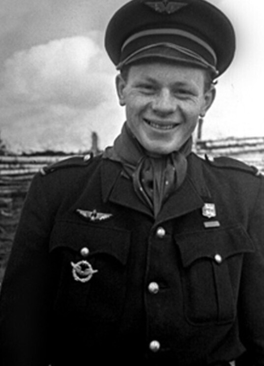 Французский летчик, Герой Советского Союза маркиз Ролан де ля Пуап