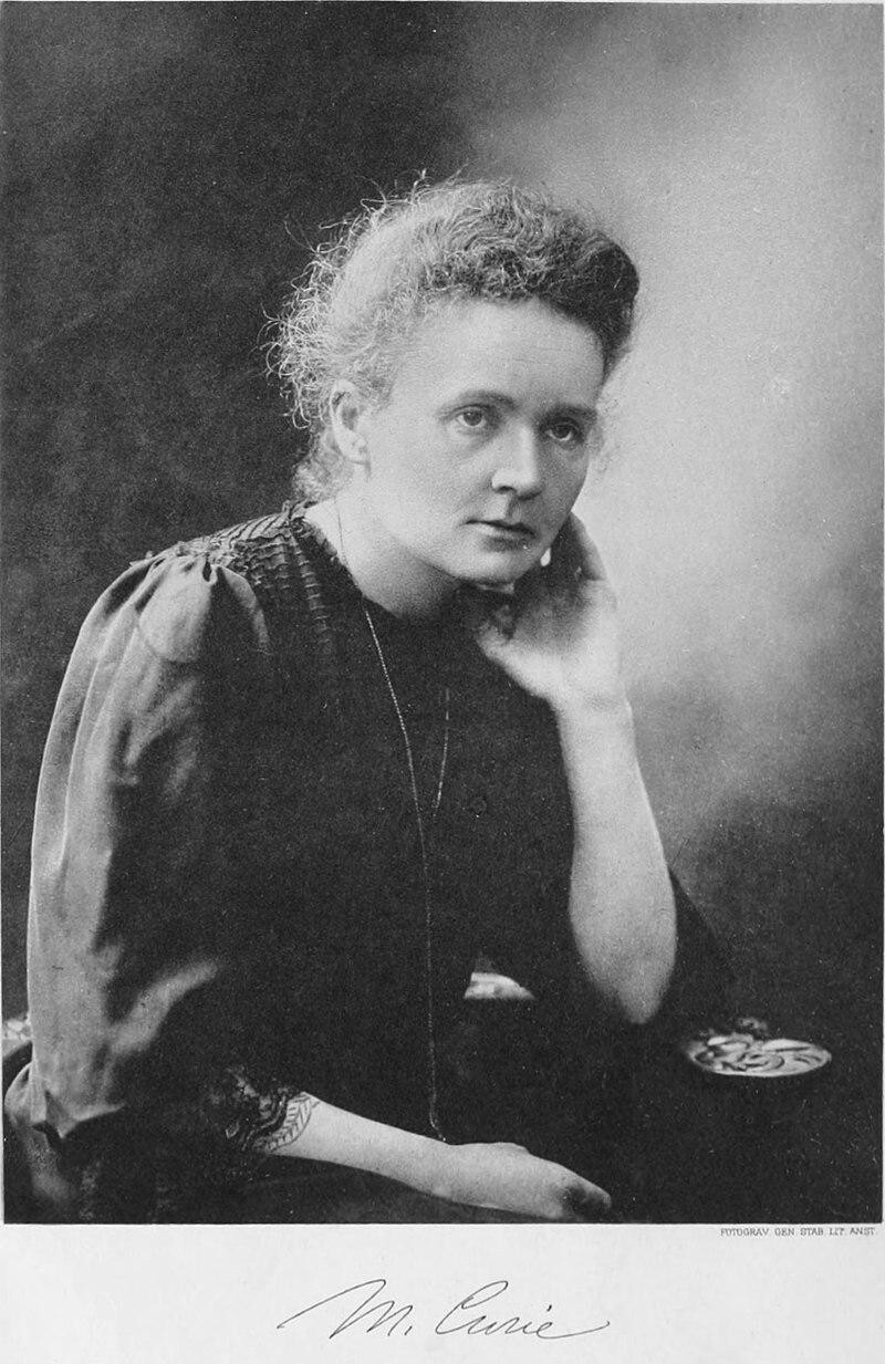 Склодовская-Кюри Мария известна не только своими научными изысканиями. но и тем, что стала первой женщиной -преподавателем Сорбонны