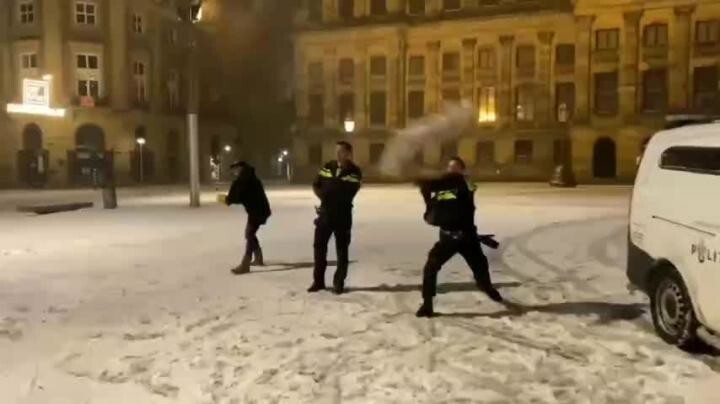 В Амстердаме выпал снег 