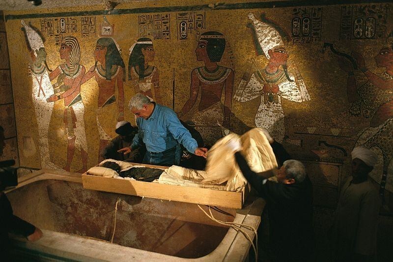 Смертная казнь также полагалась за разграбление гробниц знати и фараонов