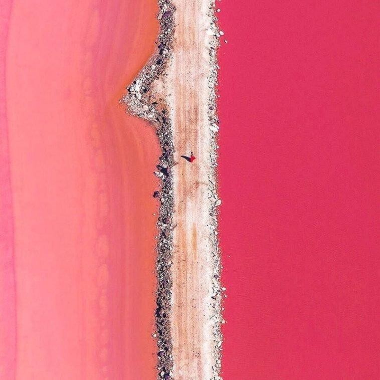 Озеро Хиллиер с розовой водой, Австралия