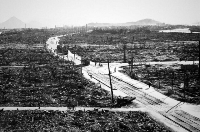 Хиросима до и после атомной бомбардировки, 1945 год