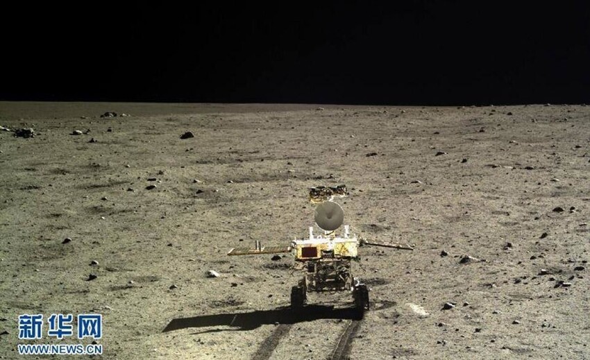 Луноход Юйту-2, Китай,  2019 год. Впервые удалось прорастить семена земных растений на поверхности Луны. Аппарат продолжает действовать, с перерывами во время лунной ночи.