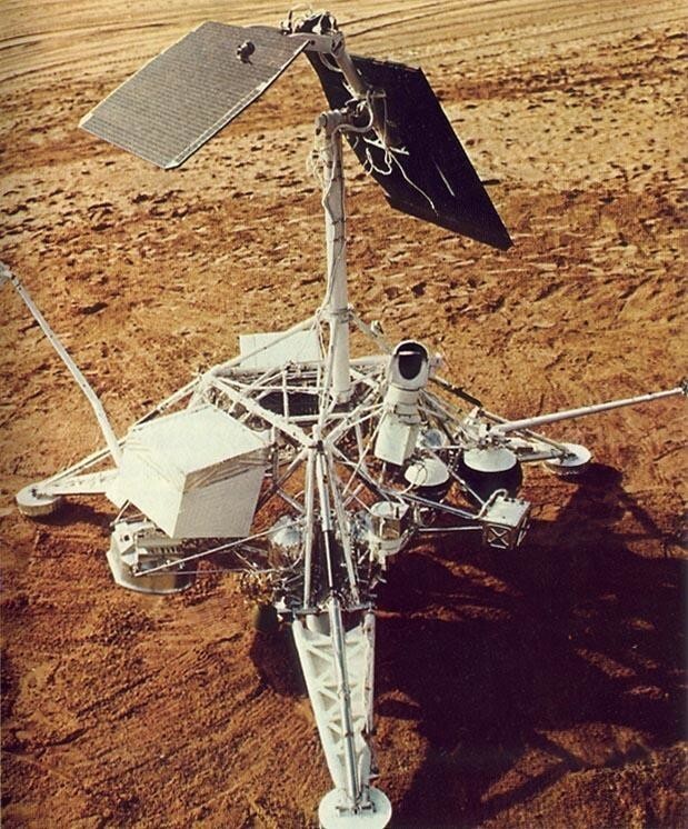 «Сервейер-1» — беспилотный космический аппарат НАСА, запущенный в 1966 году и предназначенный для исследований Луны. Второй в истории посадочный модуль, совершивший мягкую посадку на небесное тело