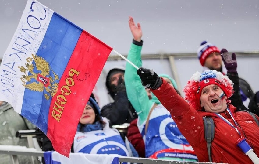 Российским биатлонистам запретили во время ЧМ размещать госсимволы в соцсетях