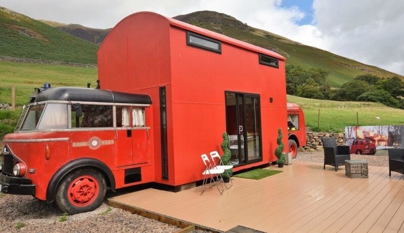 Старую пожарную машину превратили в потрясающий дом для отдыха
