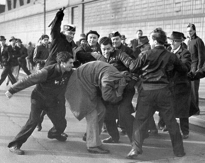 21. «Бунт забастовщиков завода Ford», 1942 год