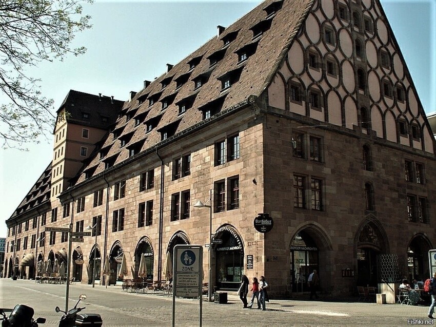 Зернохранилище Маутхалле в Нюрнберге, построено в 1498-1500г