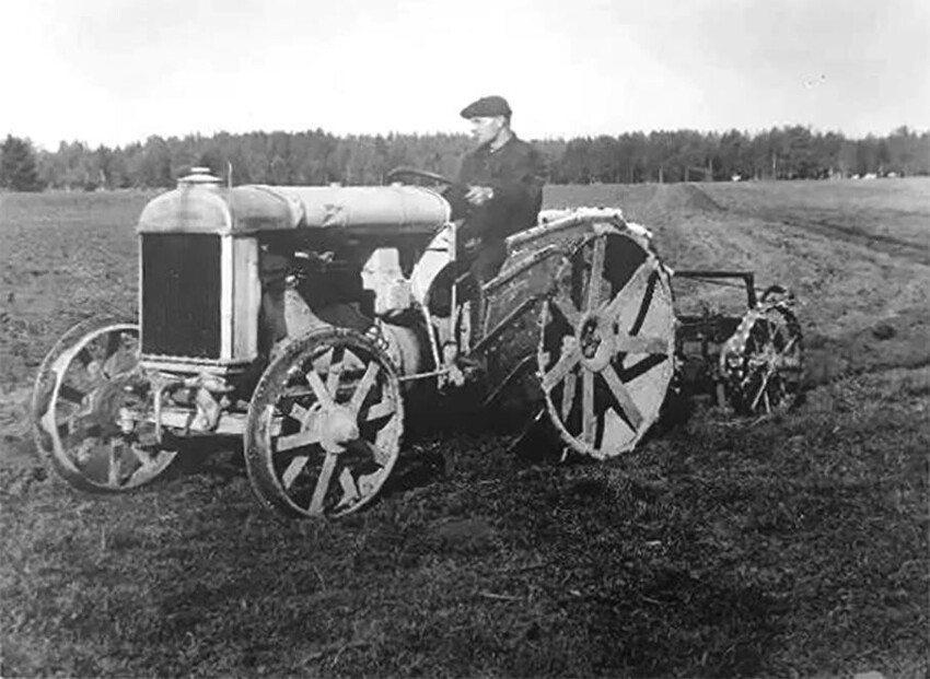 Первый трактор, 1930-е, Калининская область