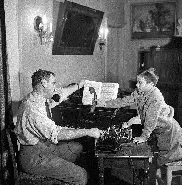 Поэт Сергей Михалков с сыном Никитой, 1952 год, г. Москва