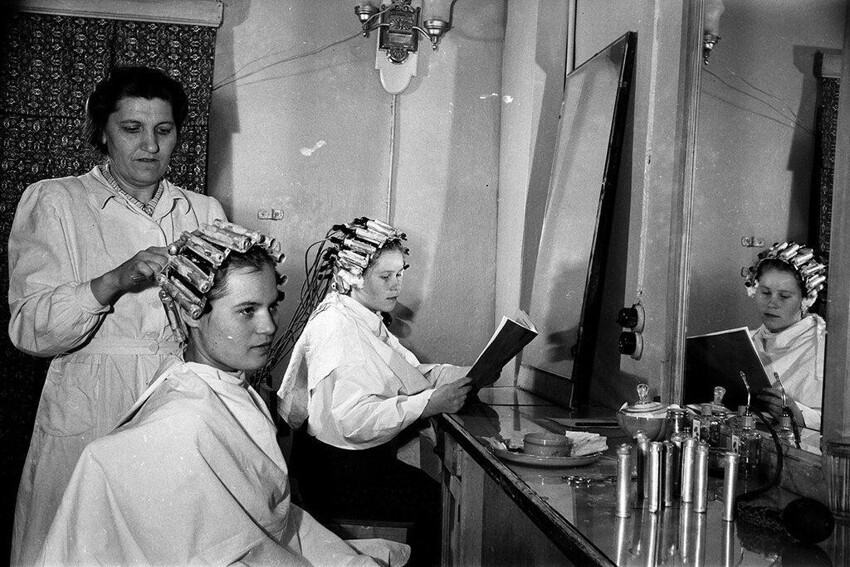 В парикмахерской, 12 апреля 1956 года, Московская обл., пгт. Старая Купавна