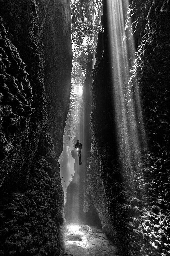 Дайвер на глубине на Соломоновых островах. Diana Fernie, Австралия