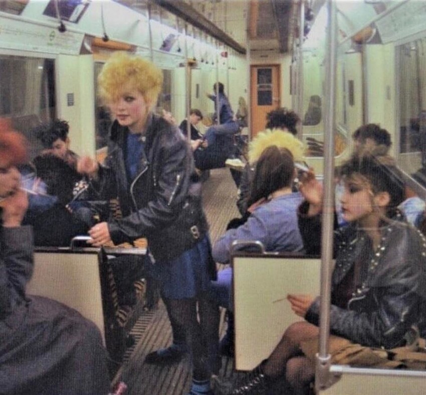 Девушки в лондонском метро, 1983 год