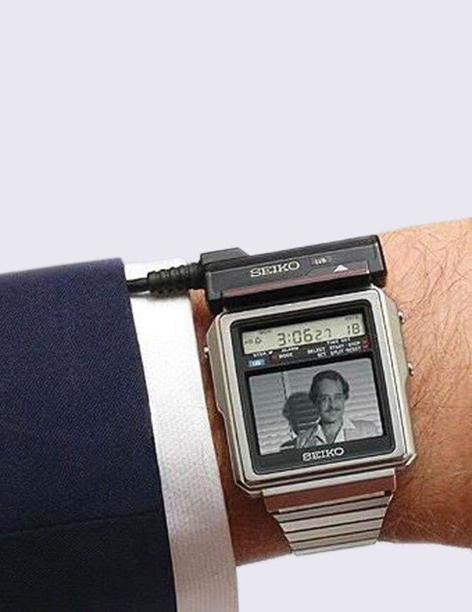 1982: часы Seiko TV - любимая "игрушка" Джеймса Бонда