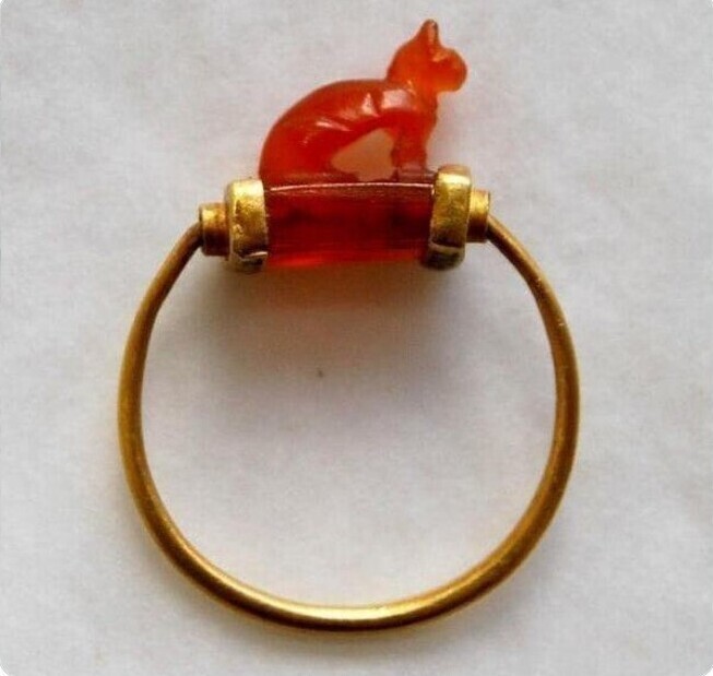 2. "Кошачье кольцо" из Древнего Египта. Ему 2700 лет
