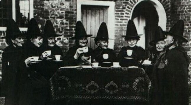 30. Дамское чаепитие на Хэллоуин. Норфолк, Англия, 1929 г.