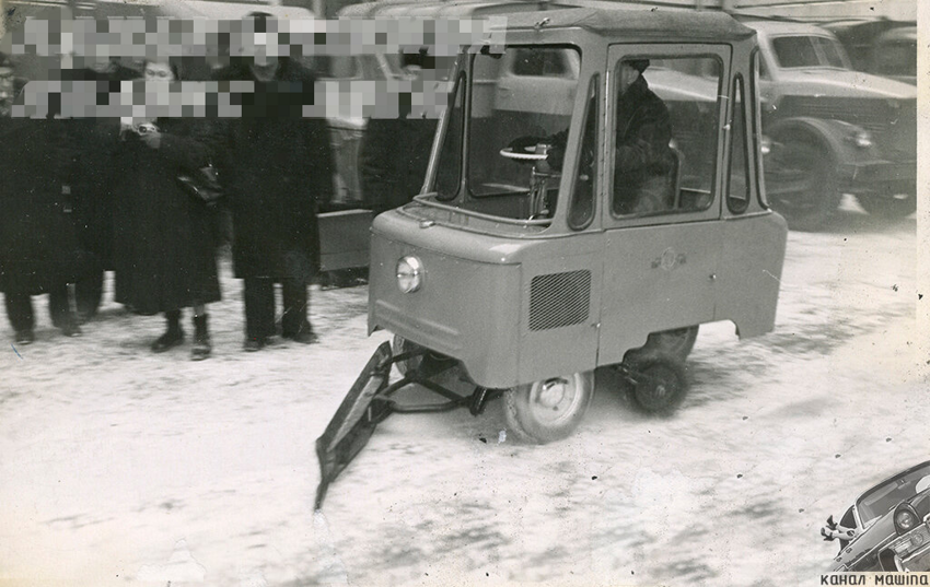 Опытный образец Т-2 с матерчатой крышей кузова на «презентации», 1958 г.