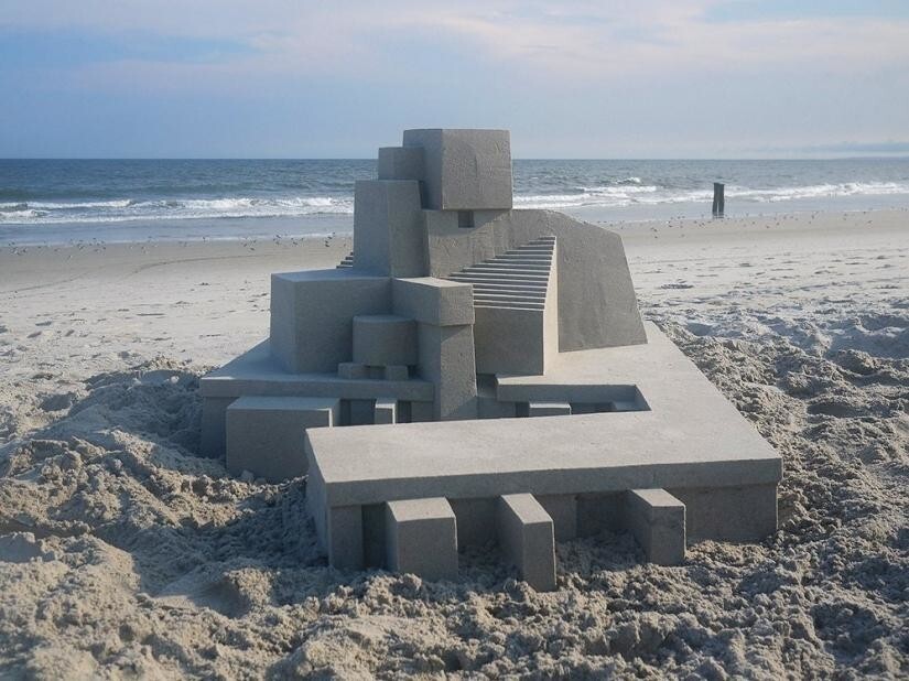 Потрясающее сооружение из песка