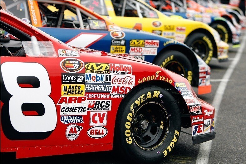 NASCAR: короткий взгляд на американский гоночный автомобиль изнутри