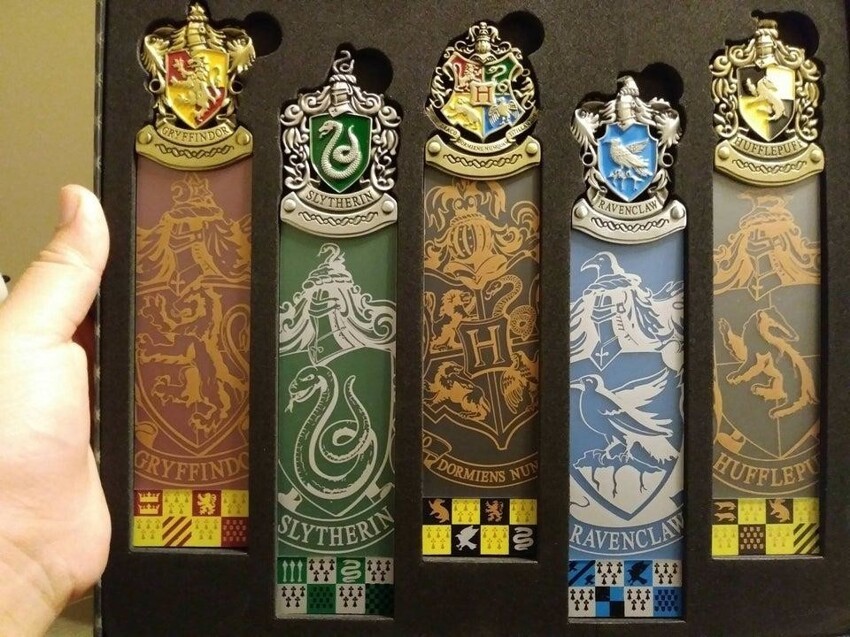 Набор маркеров с гербами всех факультетов Хогвартса