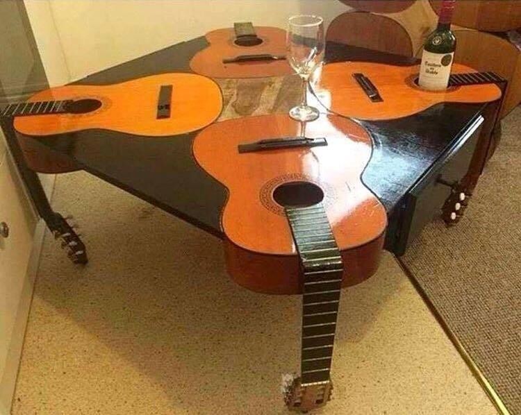 Потрясающий стол для любителей музыки