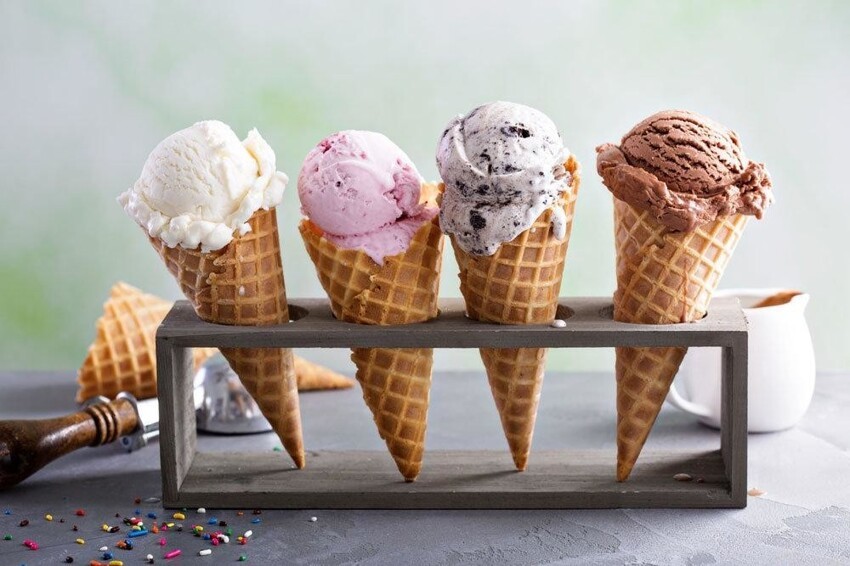 Считается, что история мороженого насчитывает более 5000 лет. Еще в 3000 году до нашей эры в богатых домах Китая к столу подавались десерты, отдаленно напоминающие мороженое