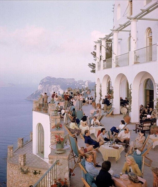 Терраса кафе на Капри, Италия, 1949 год.