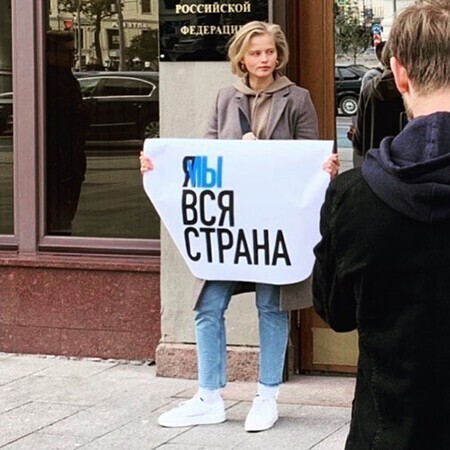 Михалков раскрыл баснословные доходы актёров, поддержавших Навального