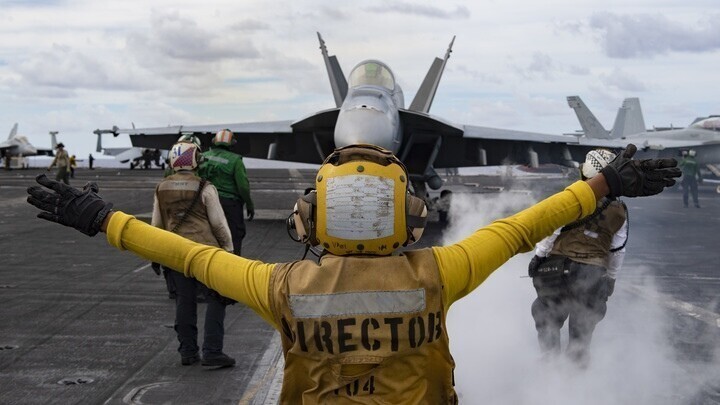 АМЕРИКАНСКИЕ ИСТРЕБИТЕЛИ SUPER HORNET ОПОЗОРИЛИСЬ ПЕРЕД РУССКИМ СУ-35 В СИРИИ