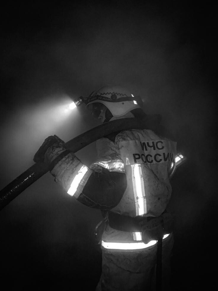 «Я хотел рассказать, что мы чувствуем, когда находимся в этом аду»: прикамский пожарный снимает будни своих коллег