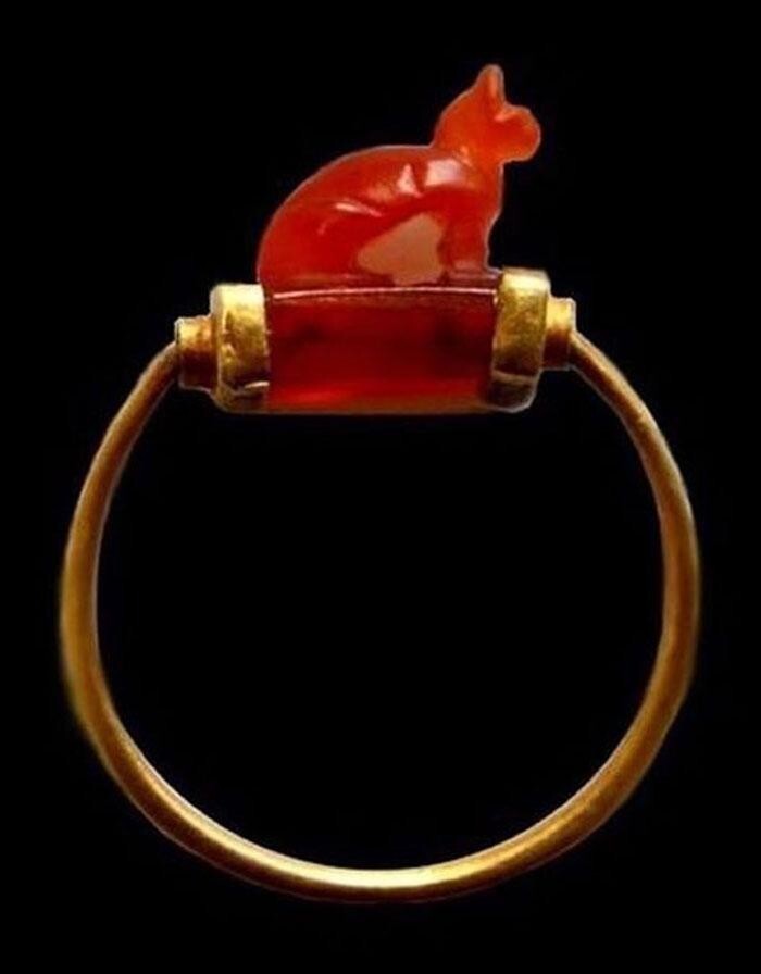 2. Древнеегипетское кольцо, которое датируется примерно 1070-712 гг. до н.э.