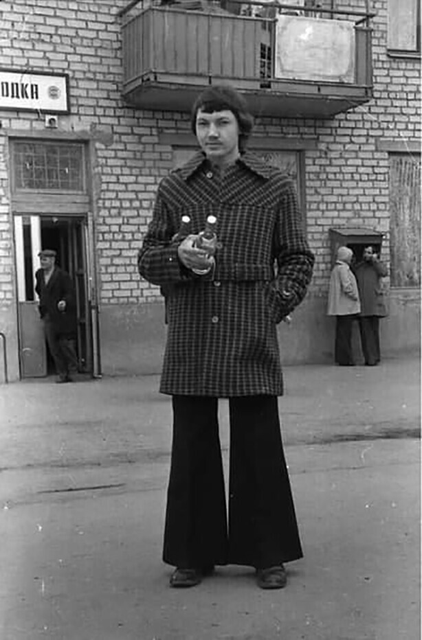 Модный парень в предвкушении праздника, СССР, 1970-е