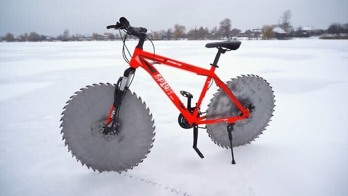 Умелец соорудил велосипед для покатушек по льду