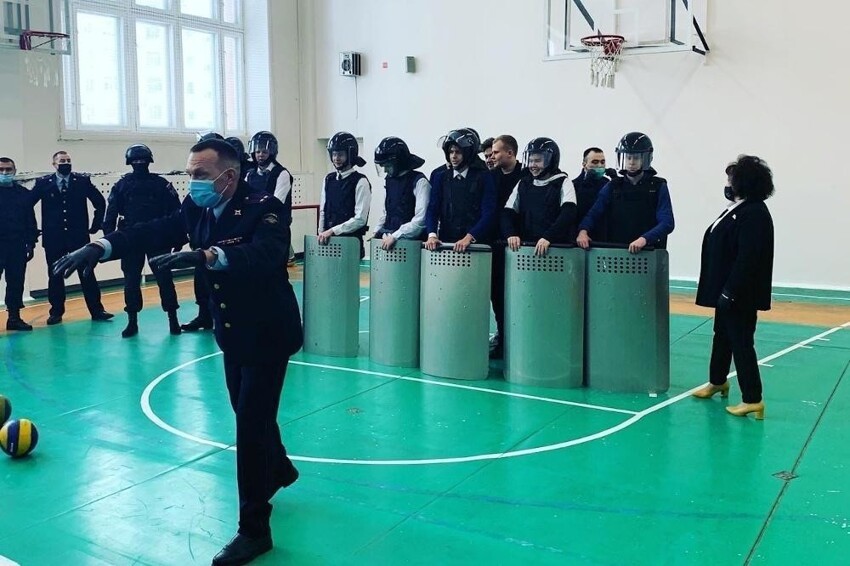 Главу полиции Нижневартовска уволили после урока с имитацией разгона митинга