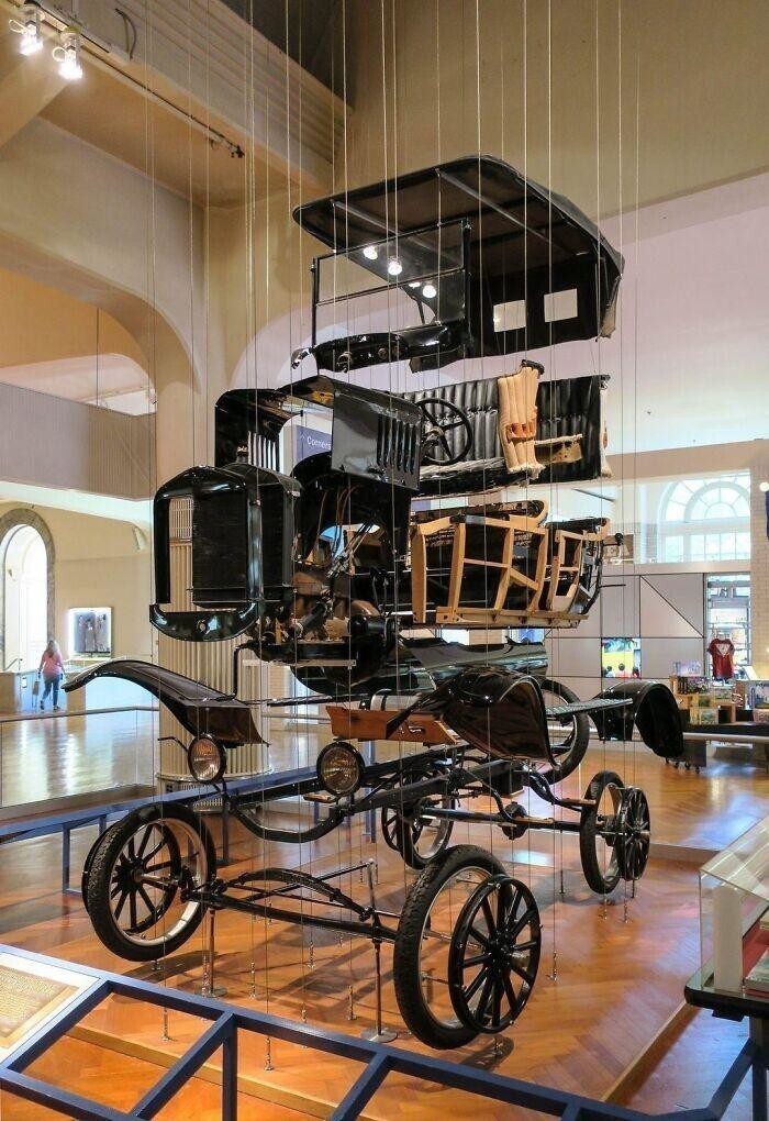 3. "Разобранный" Ford Model T в музее инноваций Генри Форда